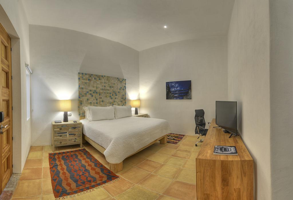 Hotel Boutique Casareyna Puebla Exterior foto A bedroom at the hotel