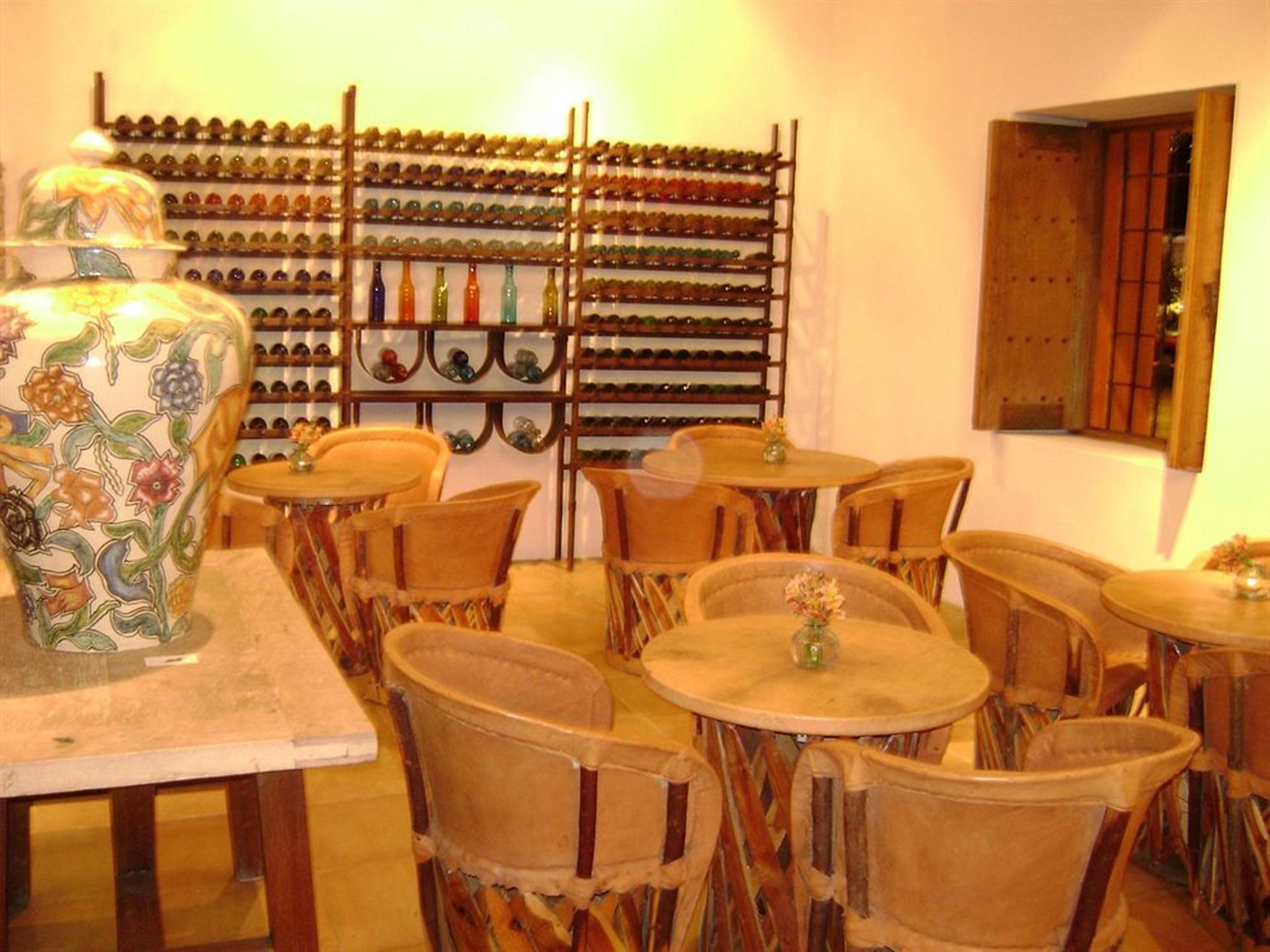 Hotel Boutique Casareyna Puebla Exterior foto Interior of a wine bar in Madrid
