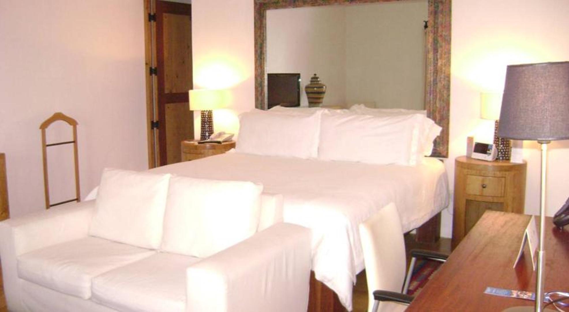 Hotel Boutique Casareyna Puebla Cameră foto A bedroom at the Inn at the Opera